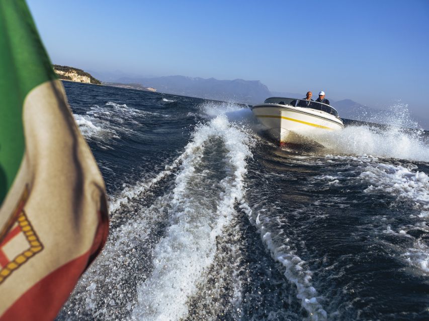 Sirmione: 25 Minute Boat Cruise around the Peninsula - Watching the sulfur spring bubble