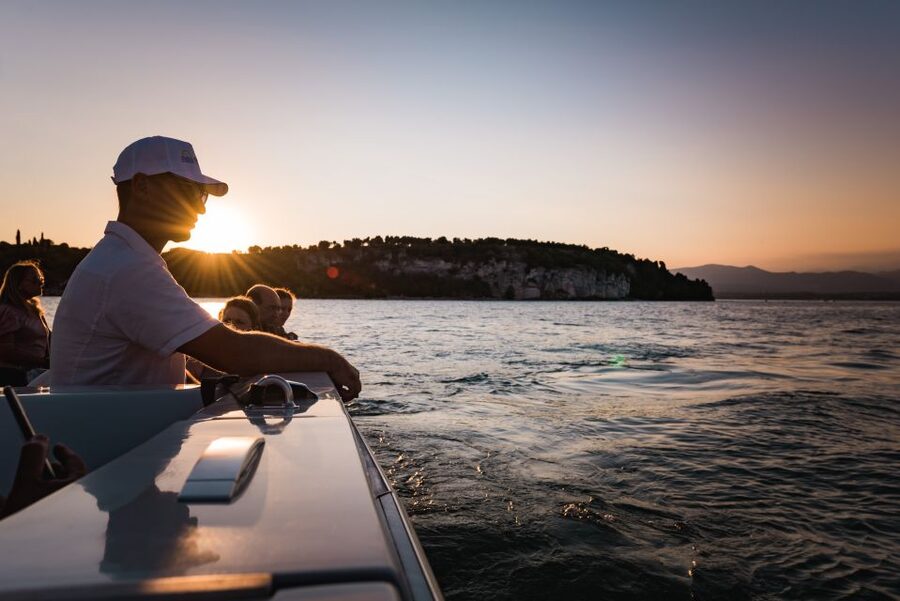 Sirmione: Sunset Boat Cruise with Local Wine - Practical tips for a smoother evening