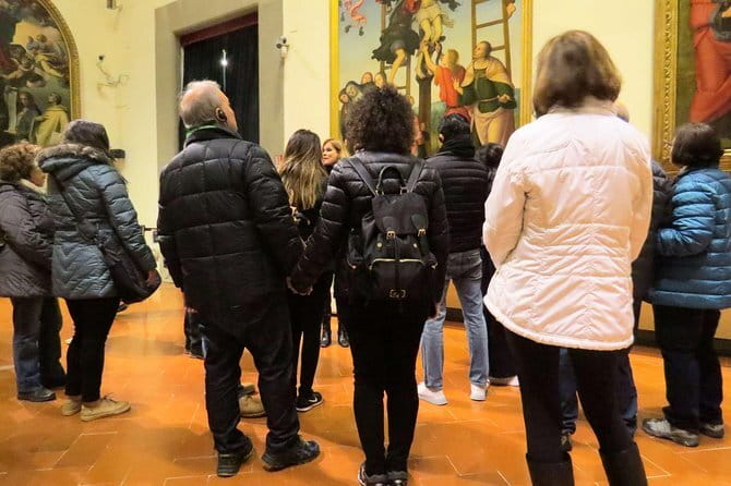 Skip-the-Line Accademia Guided Visit: David Secrets and Beyond - The guide and headset can shape the whole visit