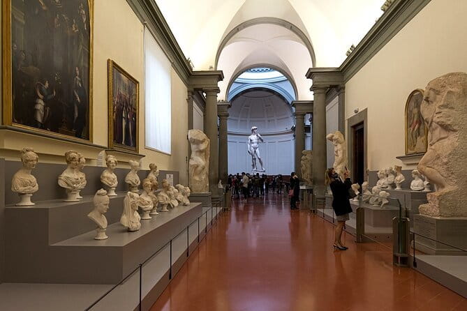 Skip-the-Line Accademia Guided Visit: David Secrets and Beyond - Group size, pace, and the one-hour limit