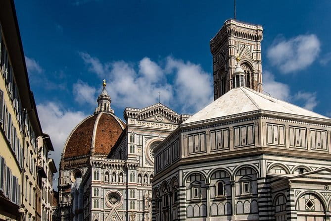 Skip-the-Line Florence Highlights and David Walking Tour - Piazza della Repubblica and the Renaissance city center