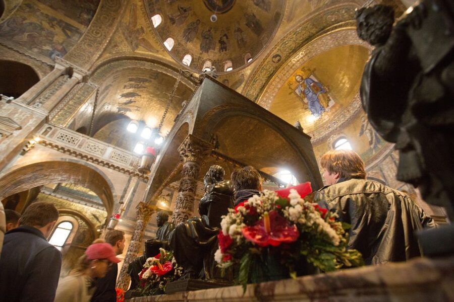 Skip the Line: St. Mark's Basilica Guided Tour - What the guides do best