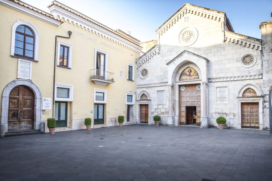Sorrento: Guided Walking Tour & Limoncello Tasting - Sedil Dominova and the old civic Sorrento