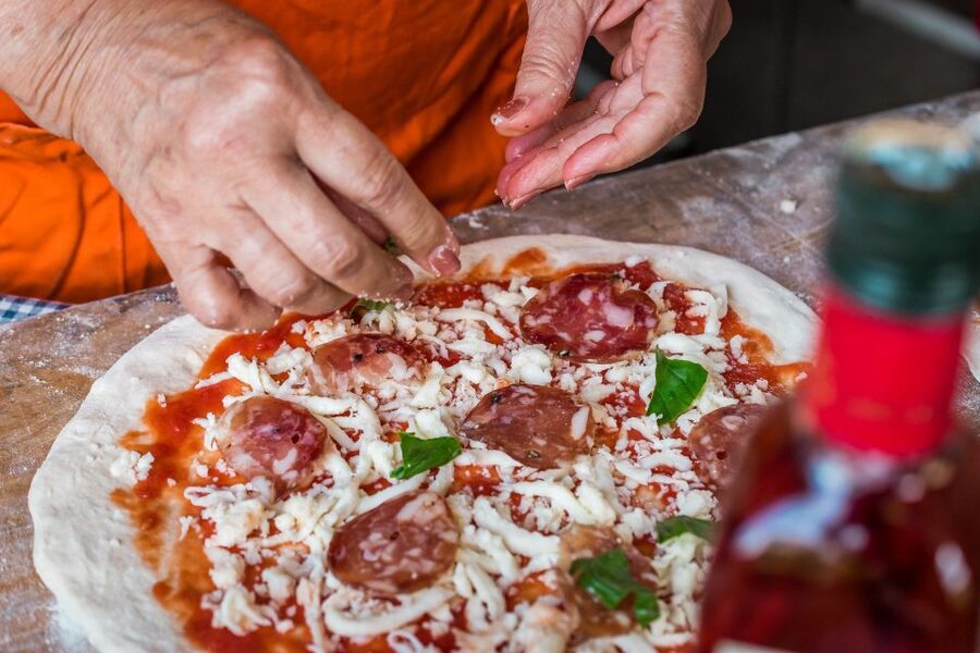 Sorrento: Pizza Making Class - Luigi’s pizza lesson focuses on useful technique