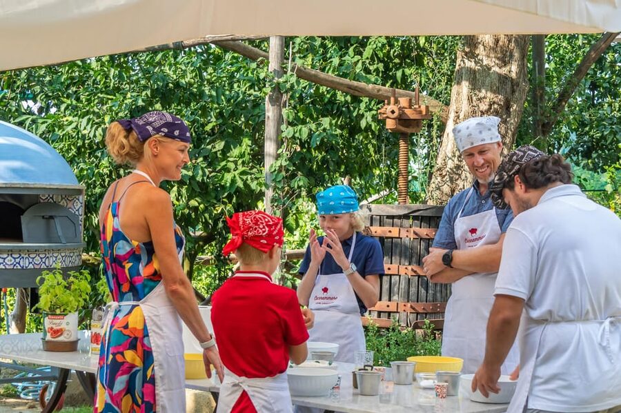 SORRENTO: Pizza School Mastering Neapolitan Delights - Meeting at Vallone dei Mulini