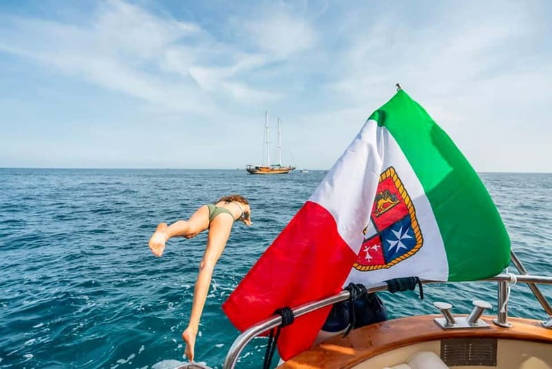 Sorrento: Positano & Amalfi Coast Small-Group Boat Tour - A small group that still feels social