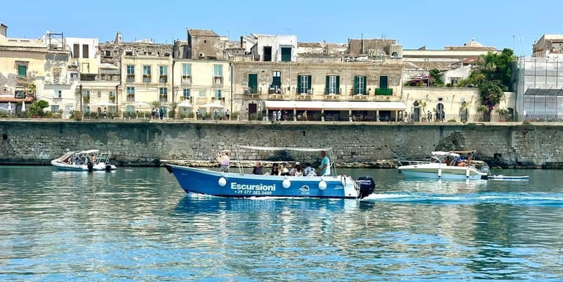 Syracuse: Ortigia Island and Sea Caves Boat Tour with Drinks - Seeing Ortigia from the Alfeo Seafront