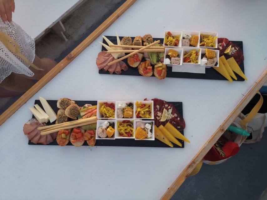Syracuse: Ortigia Sunset Cruise with Aperitif - Why Ortigia looks best from the water