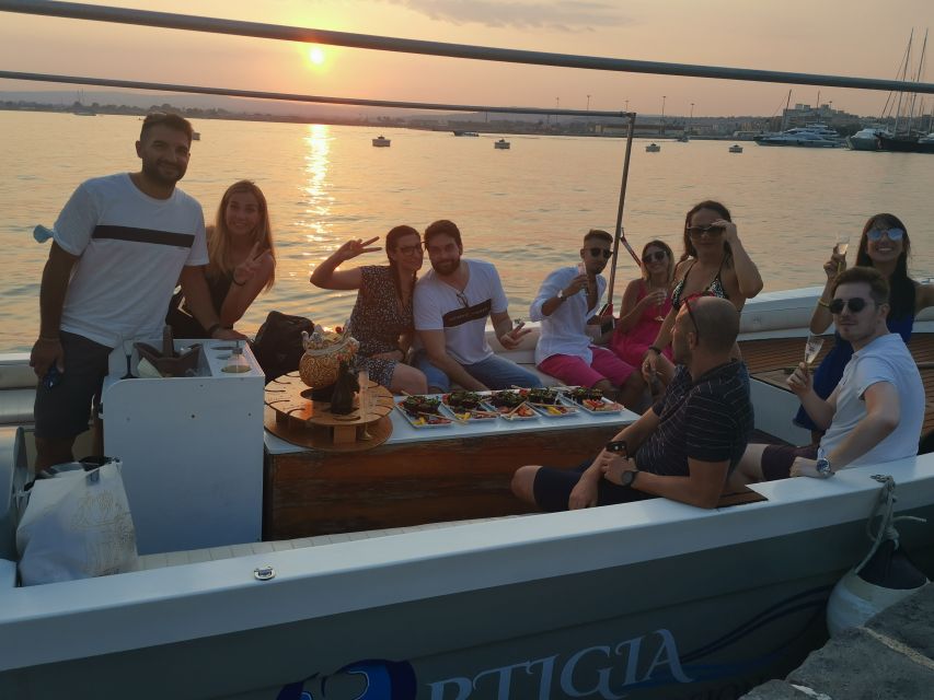 Syracuse: Ortigia Sunset Cruise with Aperitif - Guide quality, group size, and language