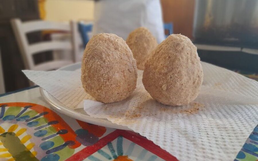 Taormina: Arancino Making Class with Drinks - Timing, clothing, and booking advice
