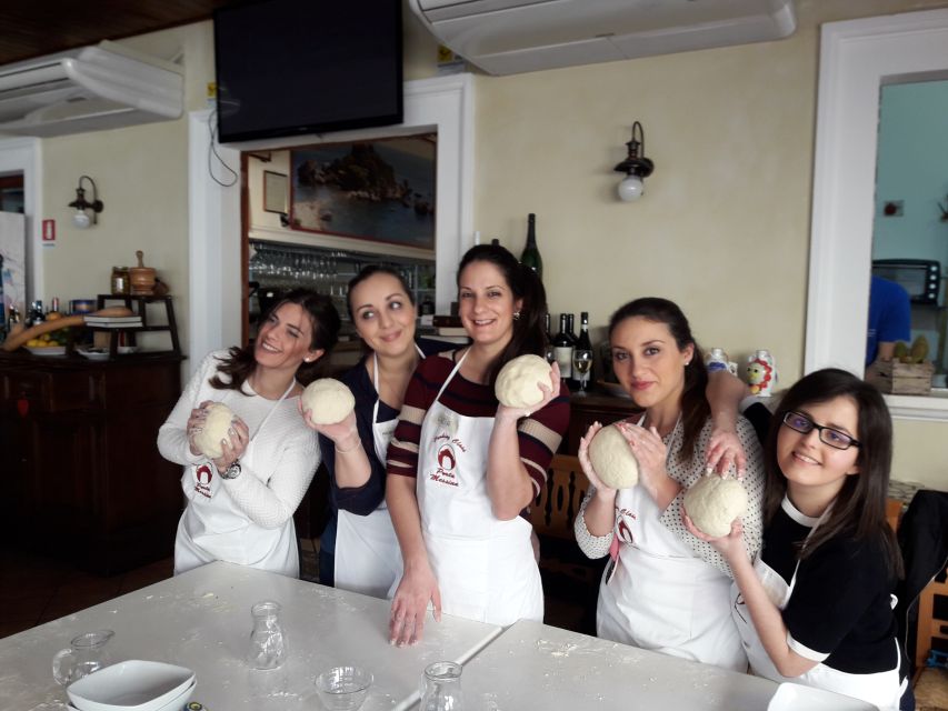 Taormina: Half-Day Pizza Making Class - Learning what makes pizza dough work