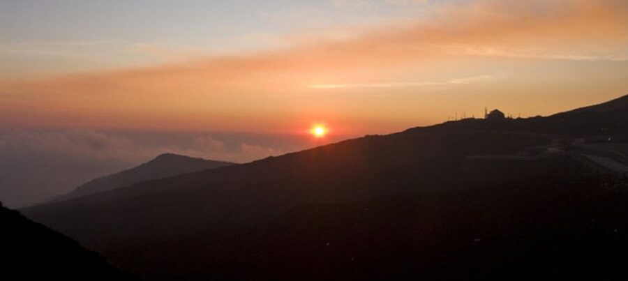 Taormina: Mount Etna Sunset Tour with Cave Visit and Tasting - Why an Etna sunset is worth your evening