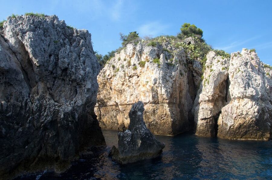 Taormina: White Lotus Tour - Should you book the White Lotus boat tour?