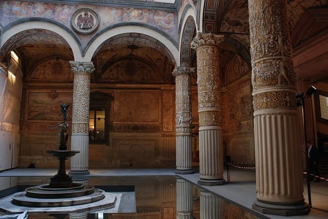 The Best of Florence Walking Tour in a Small Group - From public power to Renaissance art