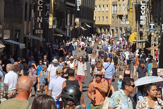 The Best of Florence Walking Tour in a Small Group - Crossing the Arno at Ponte Vecchio