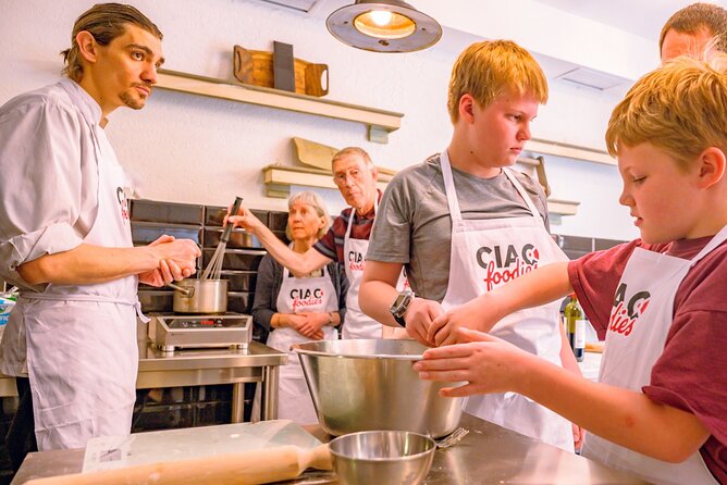 The Italian Way: Pizza and Gelato Class with Unlimited Wine - Cooking and eating your own pizza