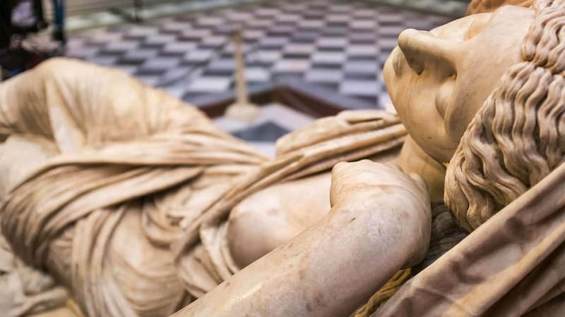The Uffizi Gallery Florence Small group Guided tour - Inside the Uffizi: famous paintings first