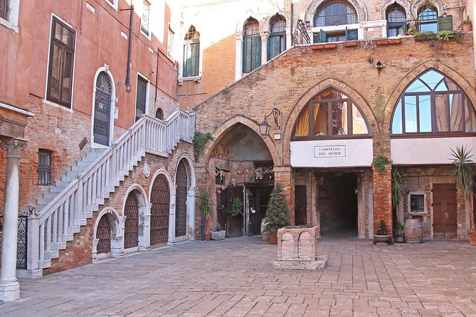 Tour of The Real Hidden Venice - The Camel House and a working gondola tradition