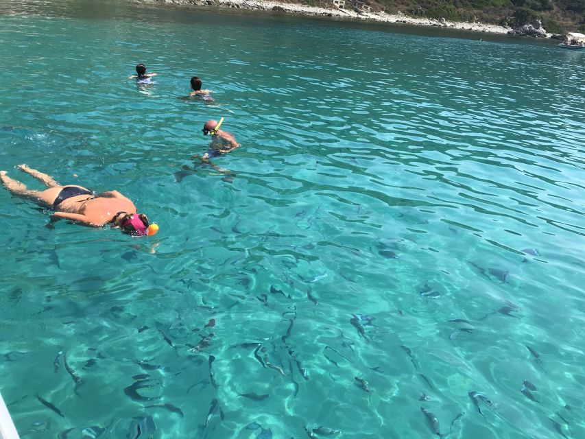 Tropea: Capo Vaticano Boat Trip with Snorkeling & Drink - The guides and the feel on board