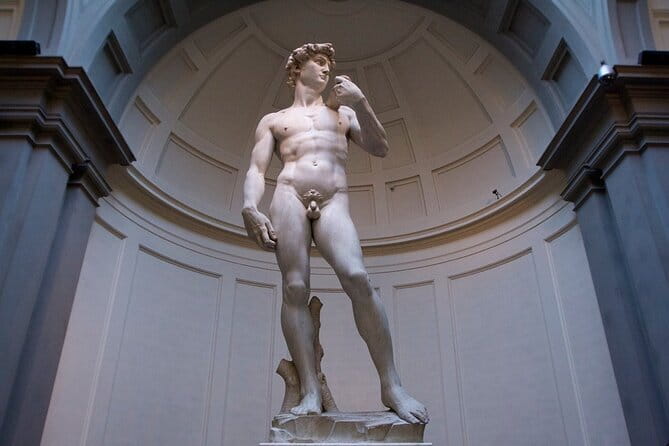 Uffizi Gallery Entrance Ticket with Priority Access - The crowd problem inside the museum