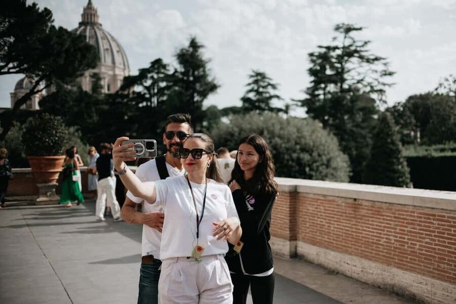 Vatican Museums & Sistine Chapel Skip-the-Line Guided Tour - Apollo Belvedere and Laocoön: ancient sculpture with context