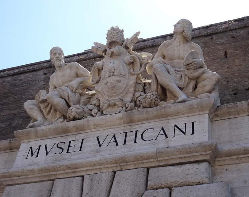 Vatican Museums, Sistine Chapel & St. Peter's Square Tour - Why a guide helps inside the Vatican Museums