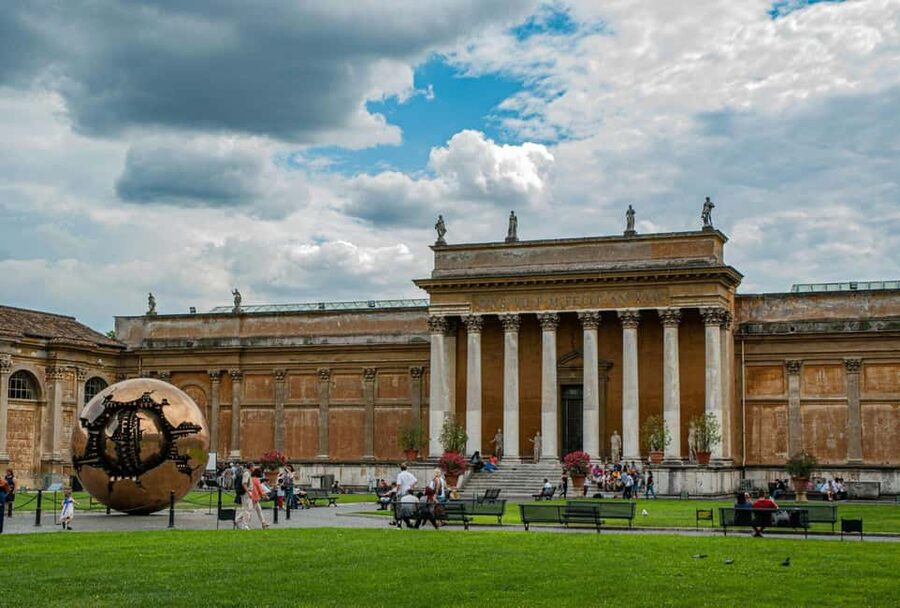 Vatican Museums & Sistine Chapel Tour with Optional Basilica - Why a guide changes the Vatican visit