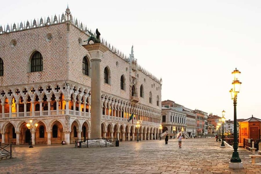 Venetian Lagoon Tour: Visit Murano, Burano and Torcello - What the boat ride adds