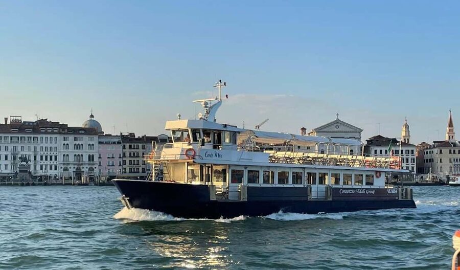 Venetian Lagoon Tour: Visit Murano, Burano and Torcello - What to bring and how to use your time