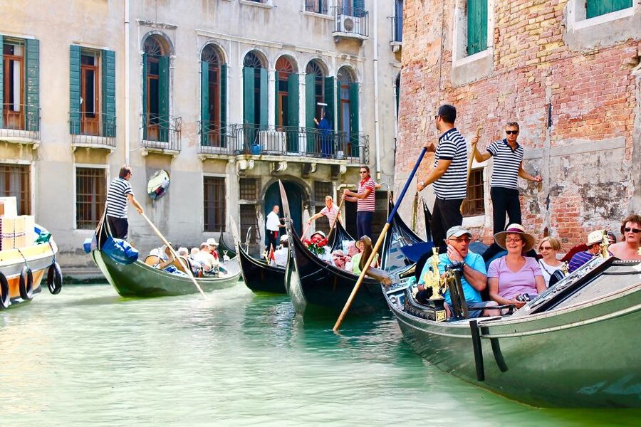 Venetian Private Sandolo tour - The 60-minute option: more time for side canals