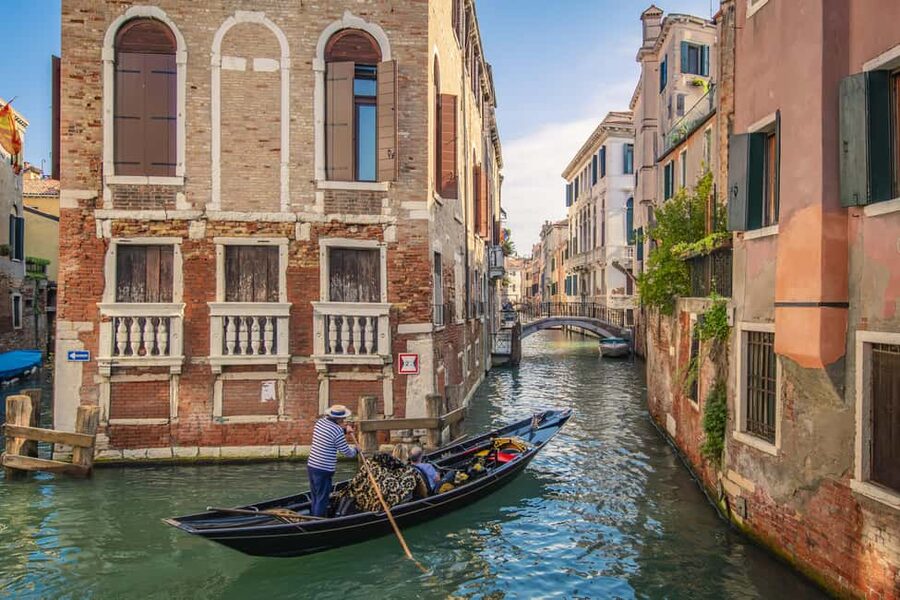 Venetian Private Sandolo tour - Private booking, shared seating, and an important detail
