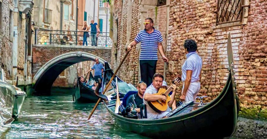 Venice: 30-Minute Gondola Ride on Grand Canal with Serenade - The route from Santa Maria della Salute to the Grand Canal