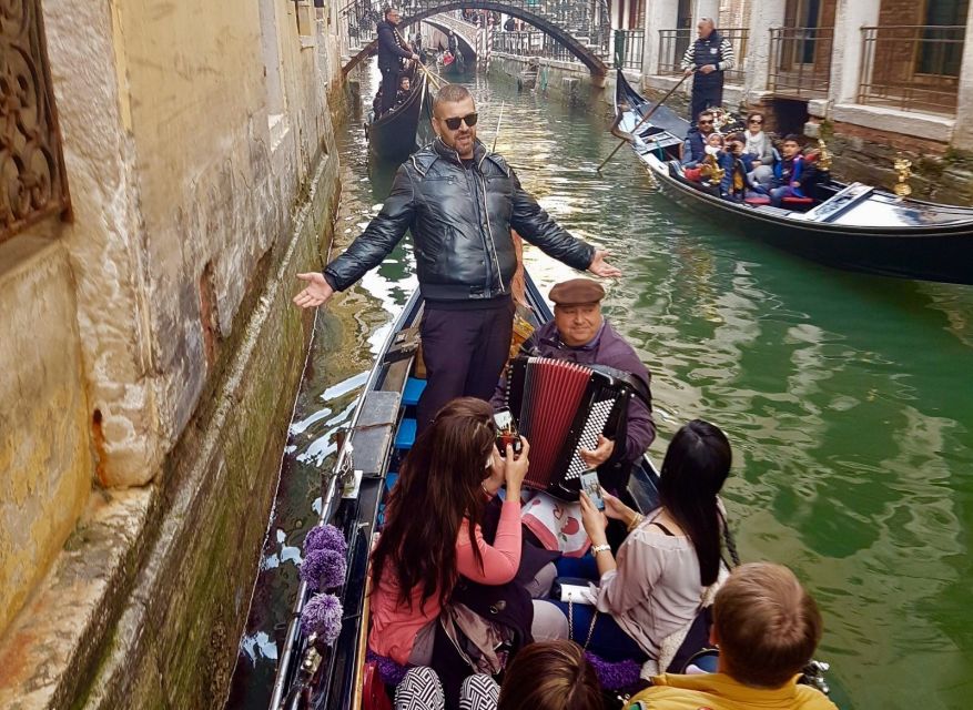 Venice: 30-Minute Gondola Ride on Grand Canal with Serenade - Who will enjoy this most?