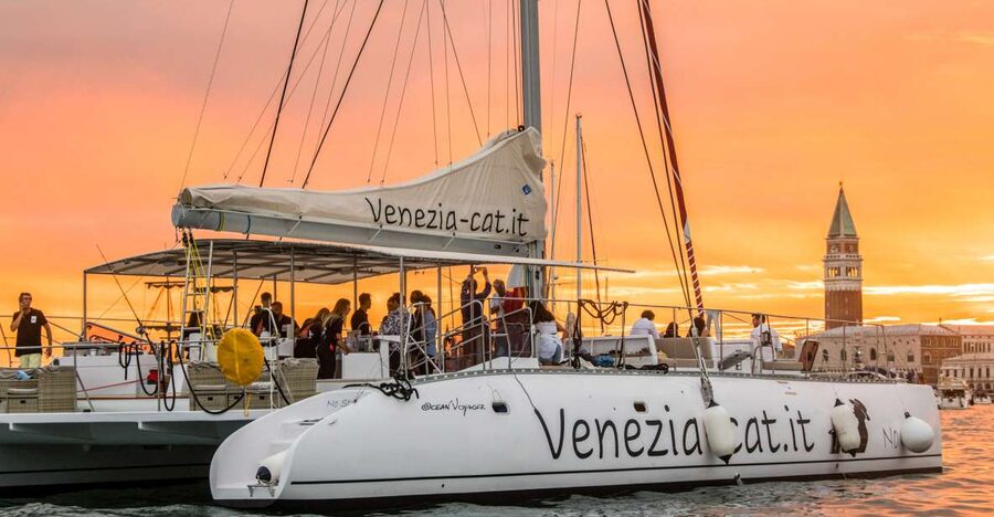 Venice: Catamaran Sunset Jazz Cruise with Aperitivo - Finding the best seat on board
