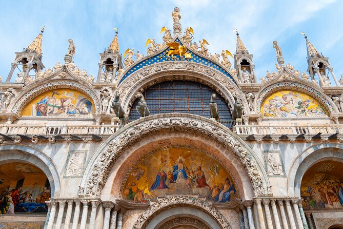 Venice: Doge's Palace and St. Mark's Basilica Guided Tour - The Bridge of Sighs and the darker side of the palace