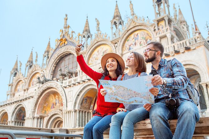 Venice: Doge's Palace and St. Mark's Basilica Guided Tour - Finding the meeting point beside the lagoon