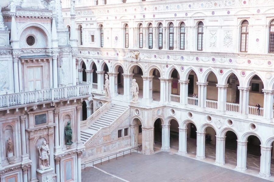 Venice: Doge's Palace and St. Mark's Basilica Tour - Crossing the Bridge of Sighs to the prison