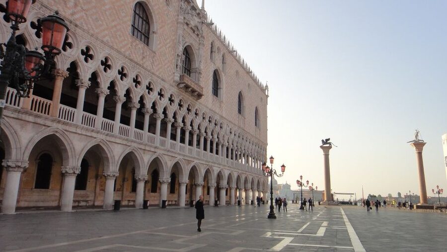 Venice: Doge's Palace, Bridge of Sighs & Prisons Guided Tour - What the $68 price gets you