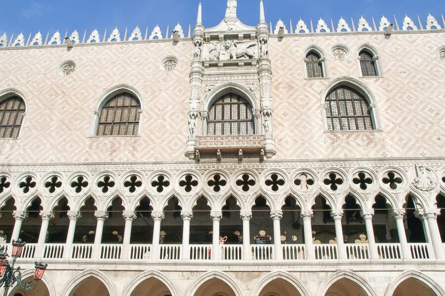 Venice: Doge's Palace Reserved Entry Ticket - The Golden Staircase sets the tone