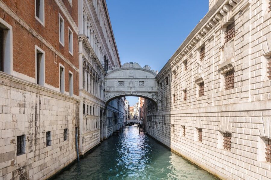 Venice: Doge's Palace Skip-the-Line Ticket with Guidebook - How much time and money should you allow?