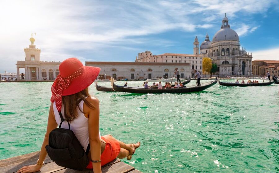 Venice: Gondola Tour under the Bridge of Sighs & Audio Guide - Passing beneath the Bridge of Sighs