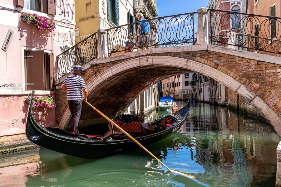 Venice: Grand Canal by Gondola with Live Commentary - Reaching the Grand Canal