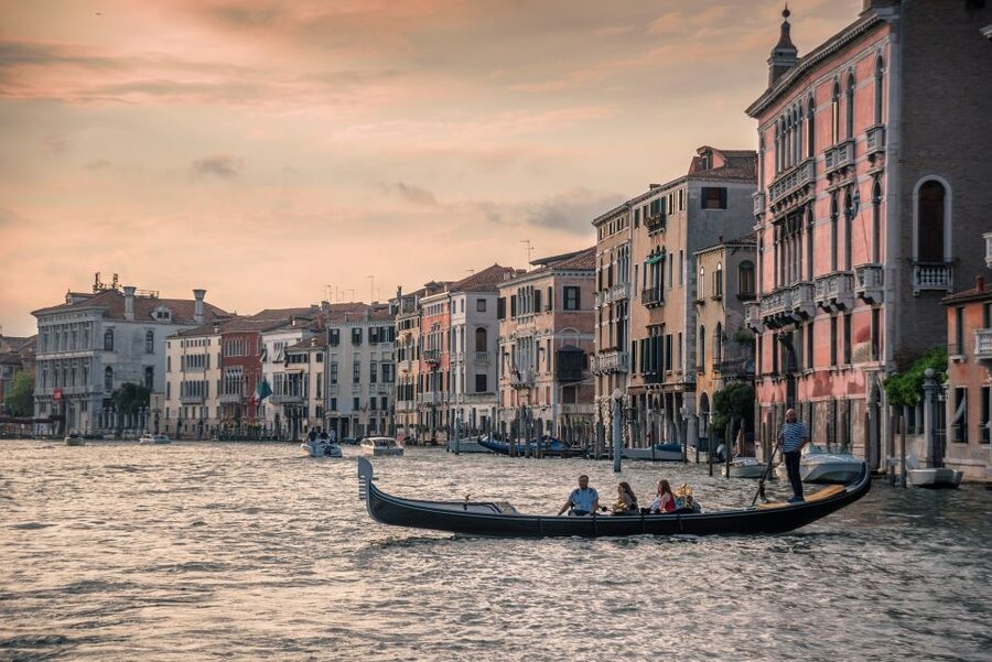 Venice: Grand Canal by Gondola with Live Commentary - What the Gondola Gallery adds