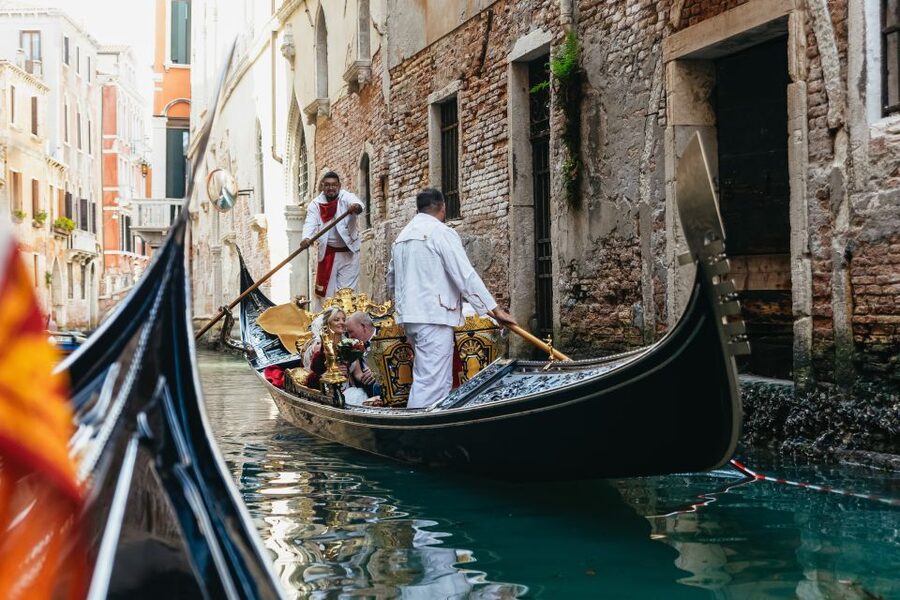Venice: Grand Canal Gondola Ride with App Commentary - Quiet canals near La Fenice