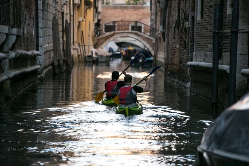Venice: Guided Canal Kayak Tour at Day, Night, or Sunset - Reaching the lagoon and seeing Venice open up