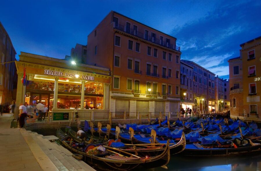 Venice: Hard Rock Cafe with Set Menu for Lunch or Dinner - Choosing between the Gold and Diamond menus