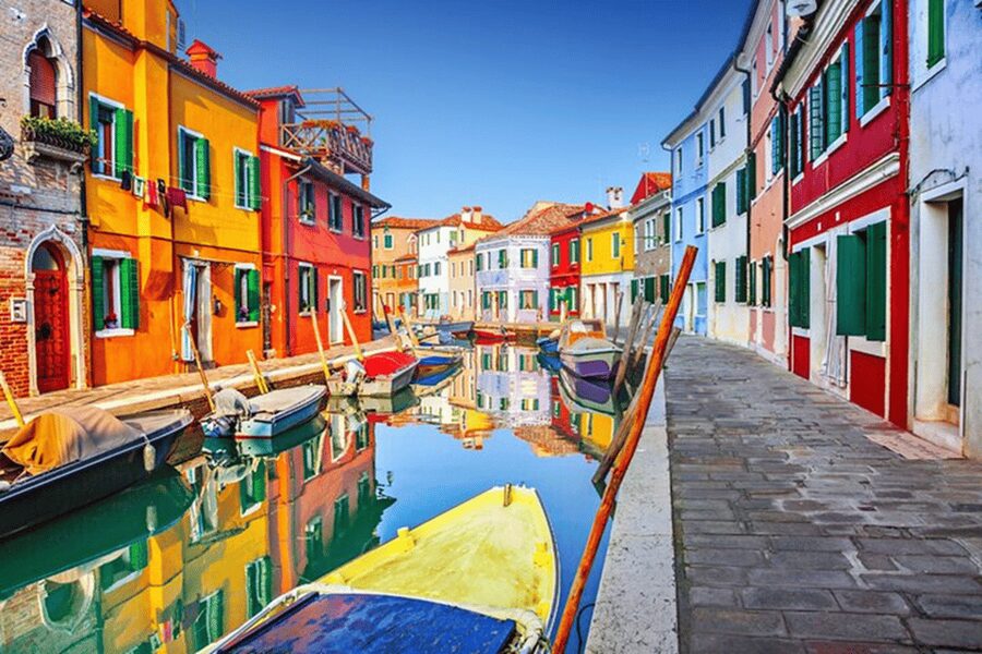 Venice Islands: Murano Glass & Burano Colors Guided Visit - One hour on Murano Island