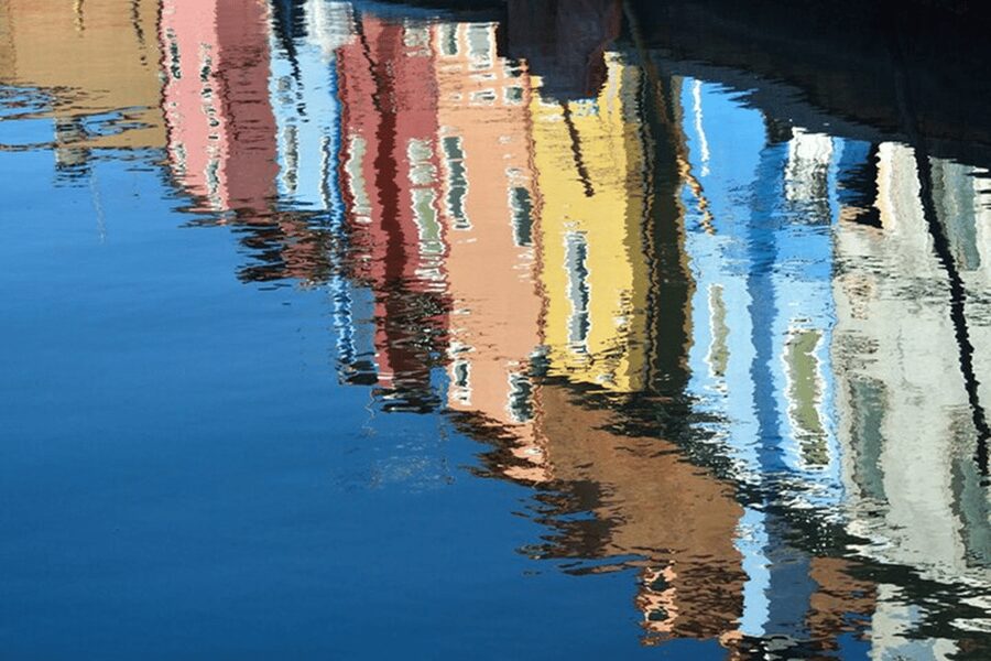 Venice Islands: Murano Glass & Burano Colors Guided Visit - Burano’s colorful lanes and lace tradition
