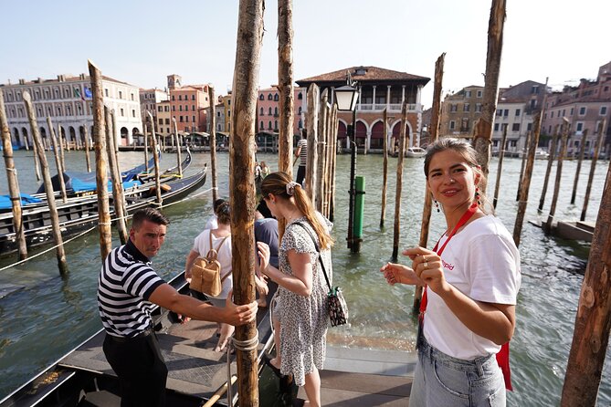 Venice Like a Local: Food, Wine & Spritz Tour with Traghetto Ride - Ponte di Rialto and San Polo