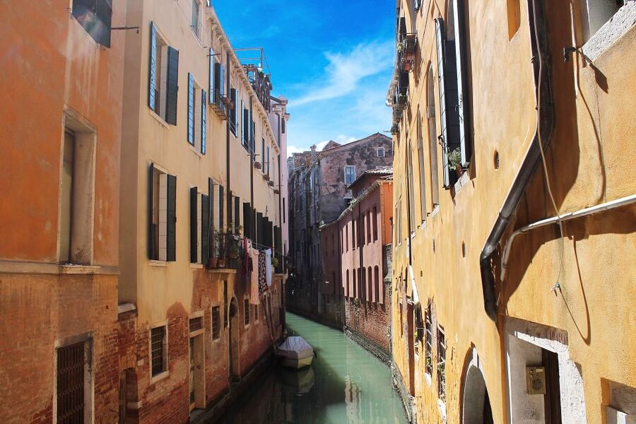 Venice: Morning Walking Tour - Walking the Mercerie toward Venice’s commercial heart